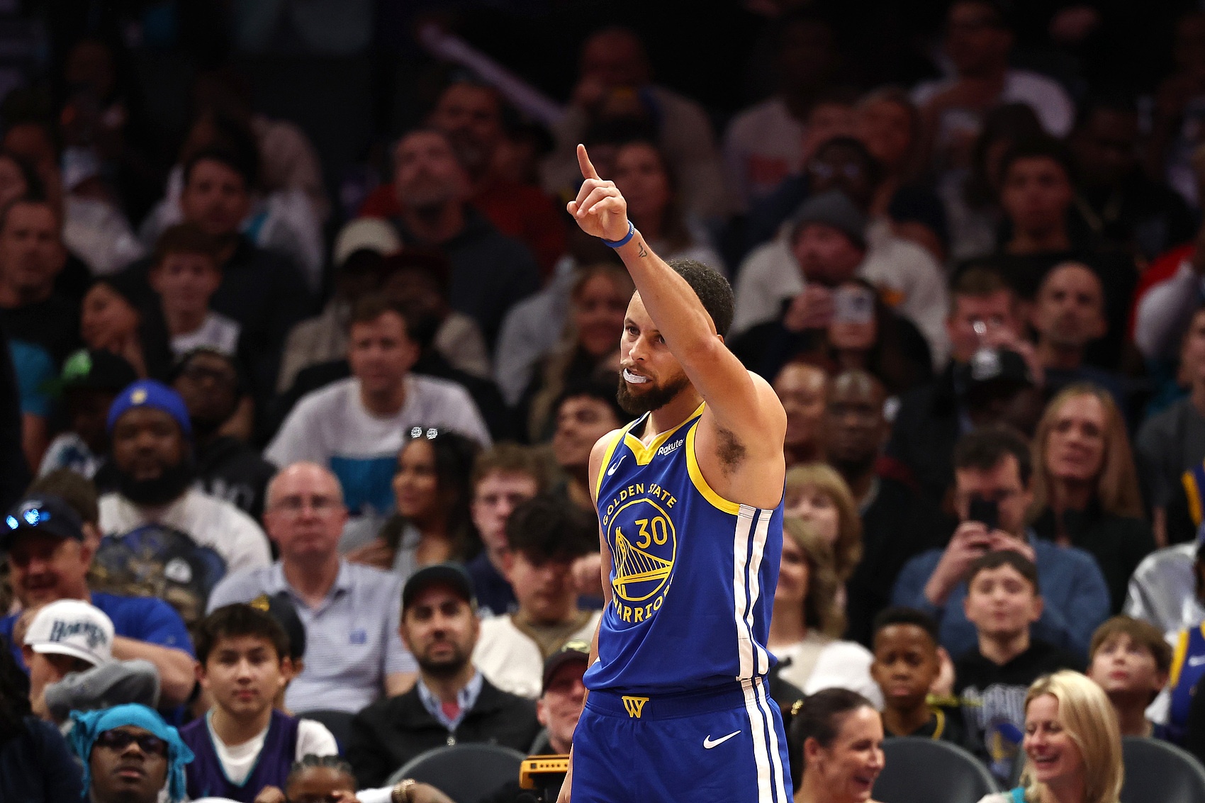 99贵宾会-勇士让库里小伤大养&amp;直接报销是对的 这赛季唯一重要的是抽乐透签