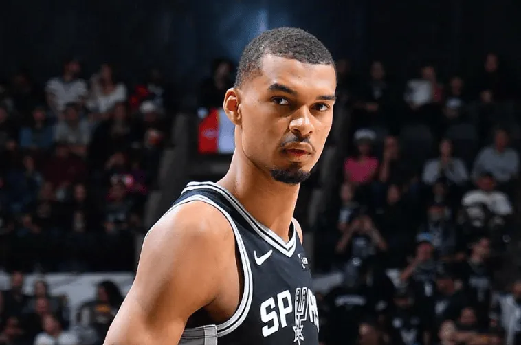 99贵宾会-Shams：马刺有信心让文班出战一场比赛，很可能是对独行侠